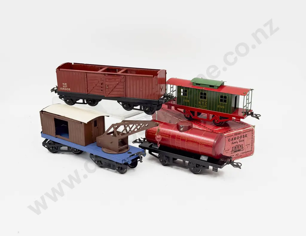 Hornby Series Caboose - Union Tank Car with No2 Baggage and Mobile Crane Wagons (faults) Image 1++