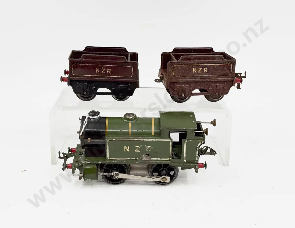 Hornby (Type 40) Tank Locomotive NZR with Two No501 NZR Tenders (faults) Image 1++