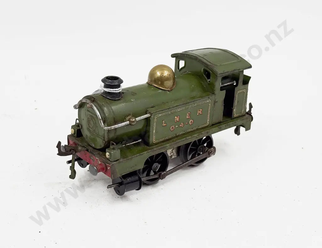 Hornby C1929-33 Loco & Tender 2930 and C1924-26 Tank Locomotive LNER 0-4-0 Image 1++