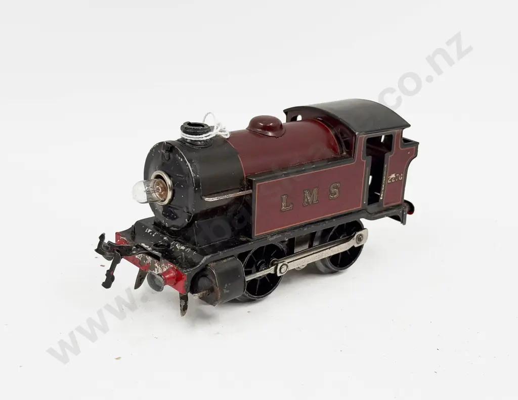 Hornby EM320 0-4-0 Tank Locomotive LMS 2270 electric 20-volt 3-rail Image 1++