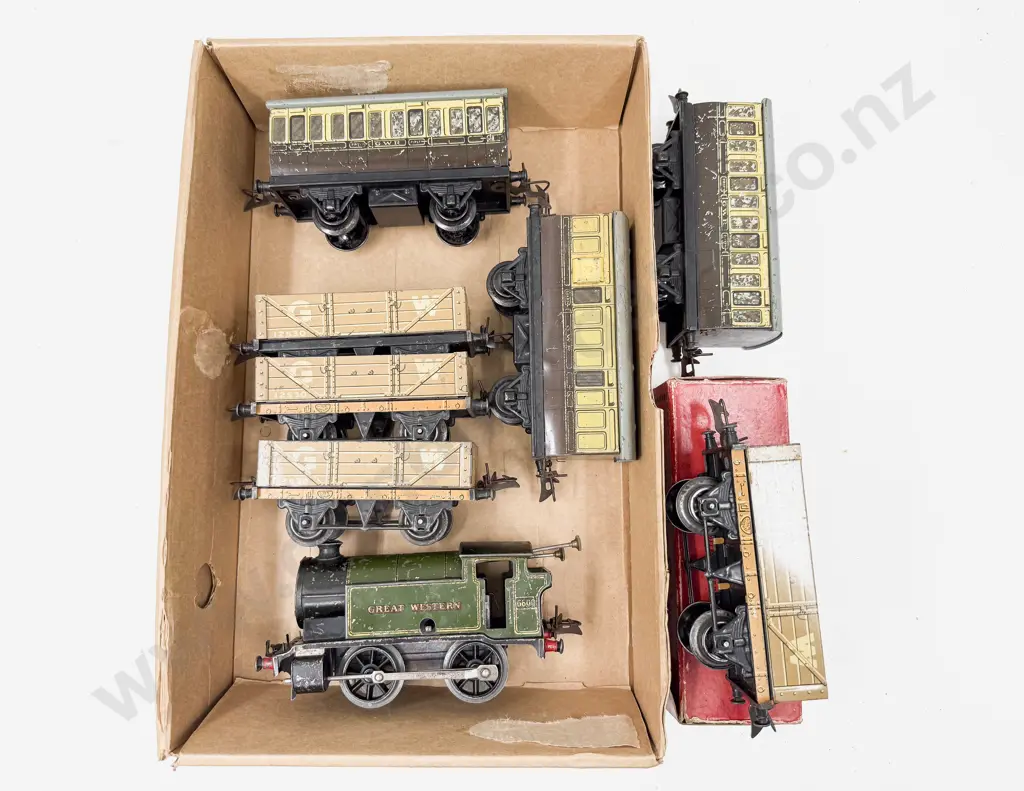Hornby Tank Loco Great Western 6600 with Four GW No1 Open Wagons and Three Passenger Coaches Image 1++