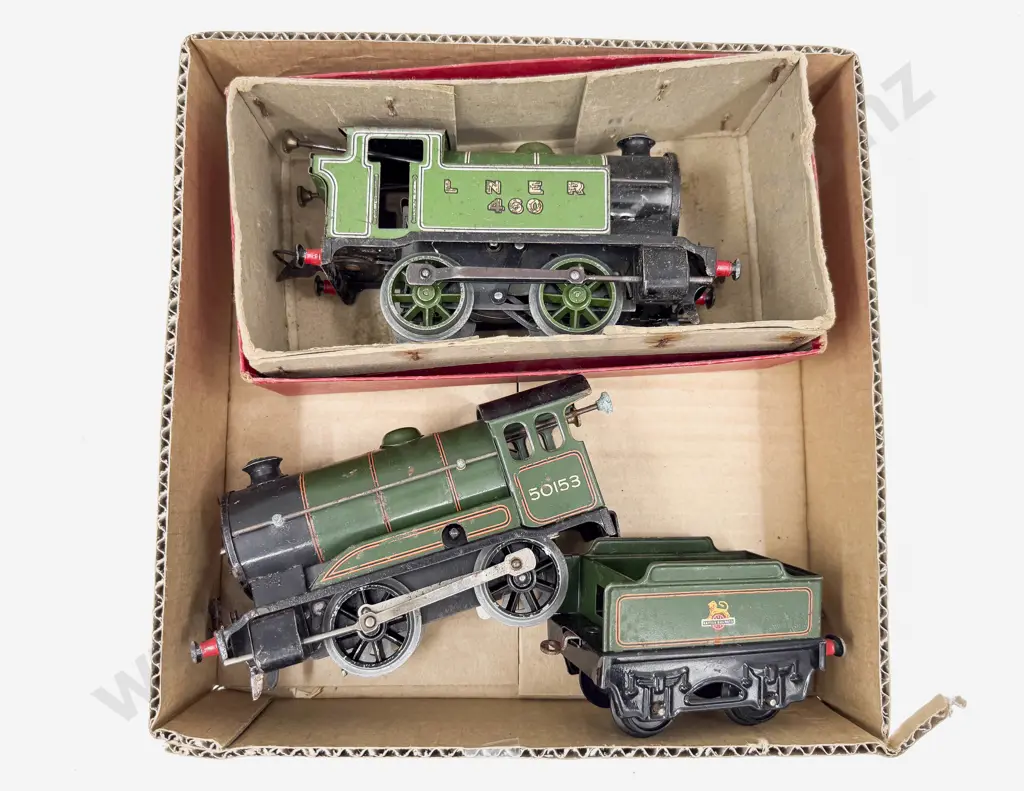 Hornby Boxed No40 Tank Locomotive LNER 460 and Type 51 Locomotive & Tender 50153 BR green Image 1++