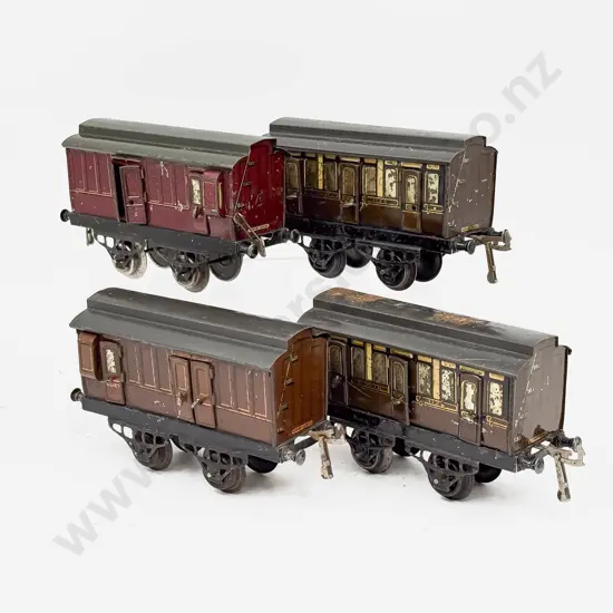 Hornby Series Four Passenger Coaches with Clerestory Roofs