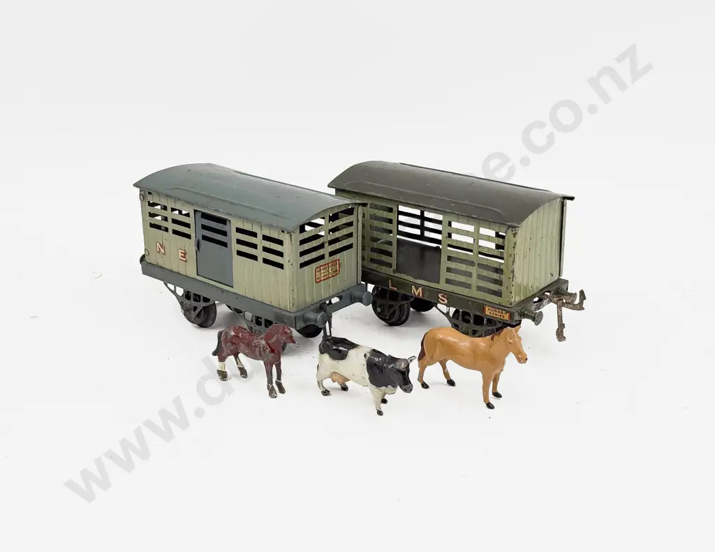 Hornby Series NE Cattle Truck with Hornby Marked Cow Figure Image 1++
