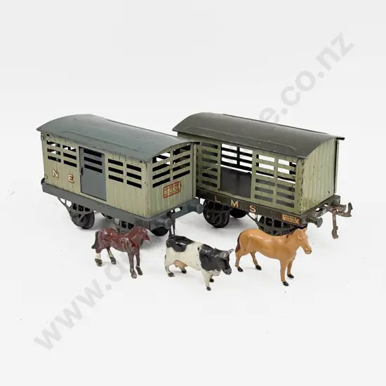 Hornby Series NE Cattle Truck with Hornby Marked Cow Figure
