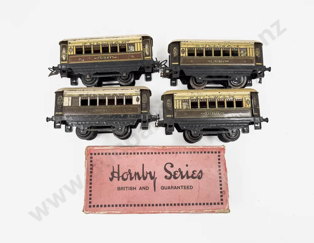 Hornby Series Four Pullman Coaches Niobe and Cynthia Image 1++