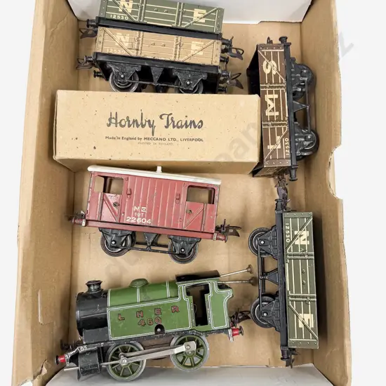 Hornby Type 101 Tank Locomotive LNER 460 with Five Rolling Stock Wagons