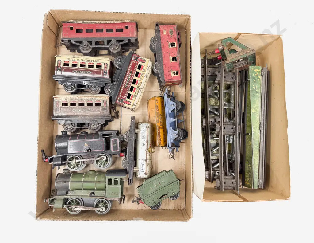 Hornby 501 Loco and Tender with 40 Tank Loco Image 1++
