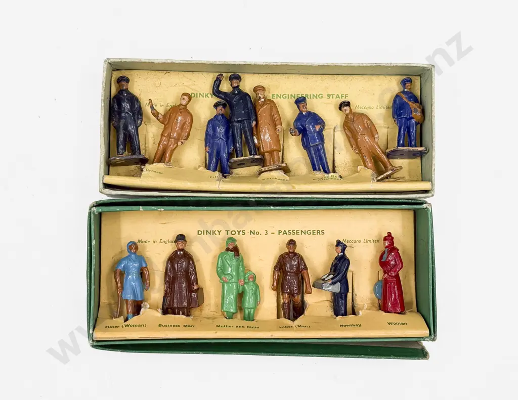 Meccano Dinky Boxed Passengers Set No3 with Part Boxed Boxed Engineering Staff No4 Image 1++