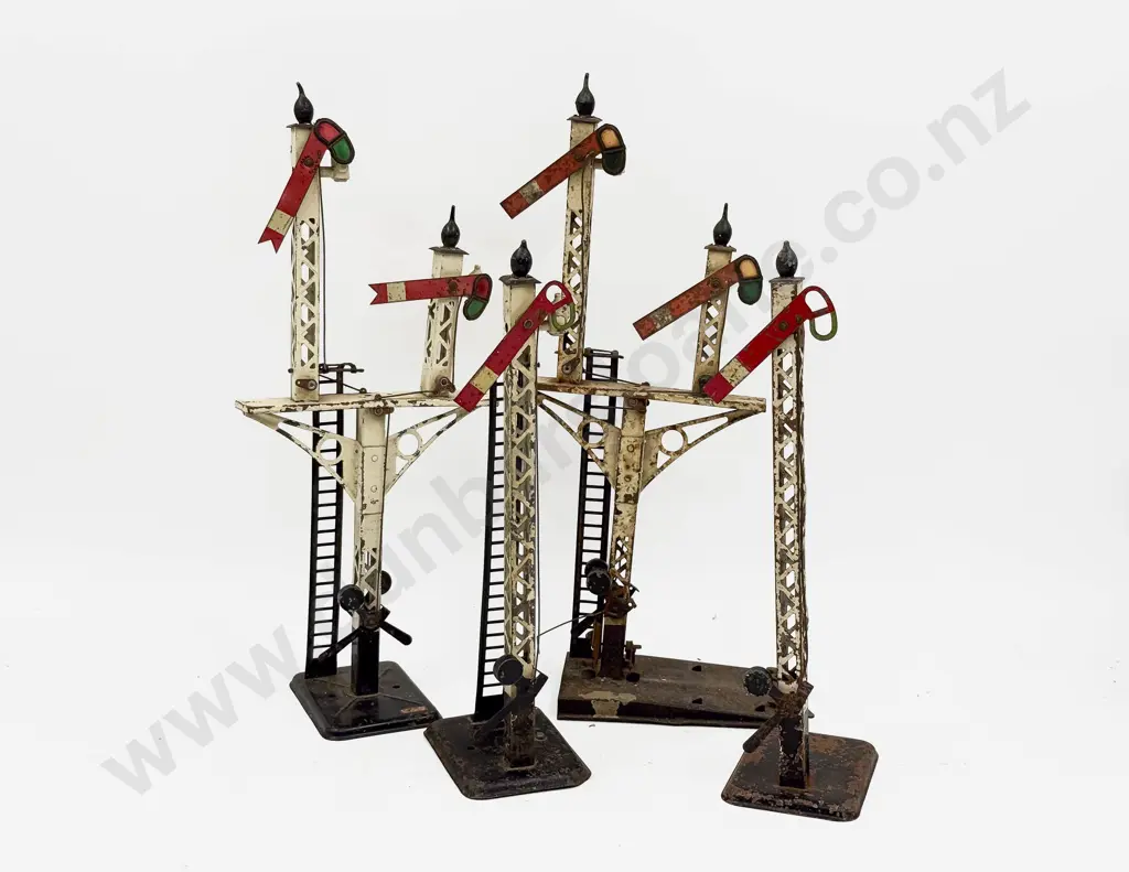 Hornby Series Two Junction Signals No2 and Two Signal No2 with faults Image 1++