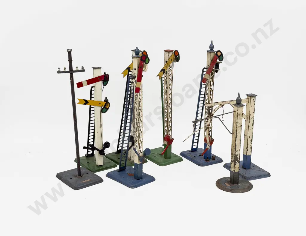 Hornby Series Four Signal No2 Single Double Arm No2 Signal Two Loading Gauges & Telegraph Pole Image 1++