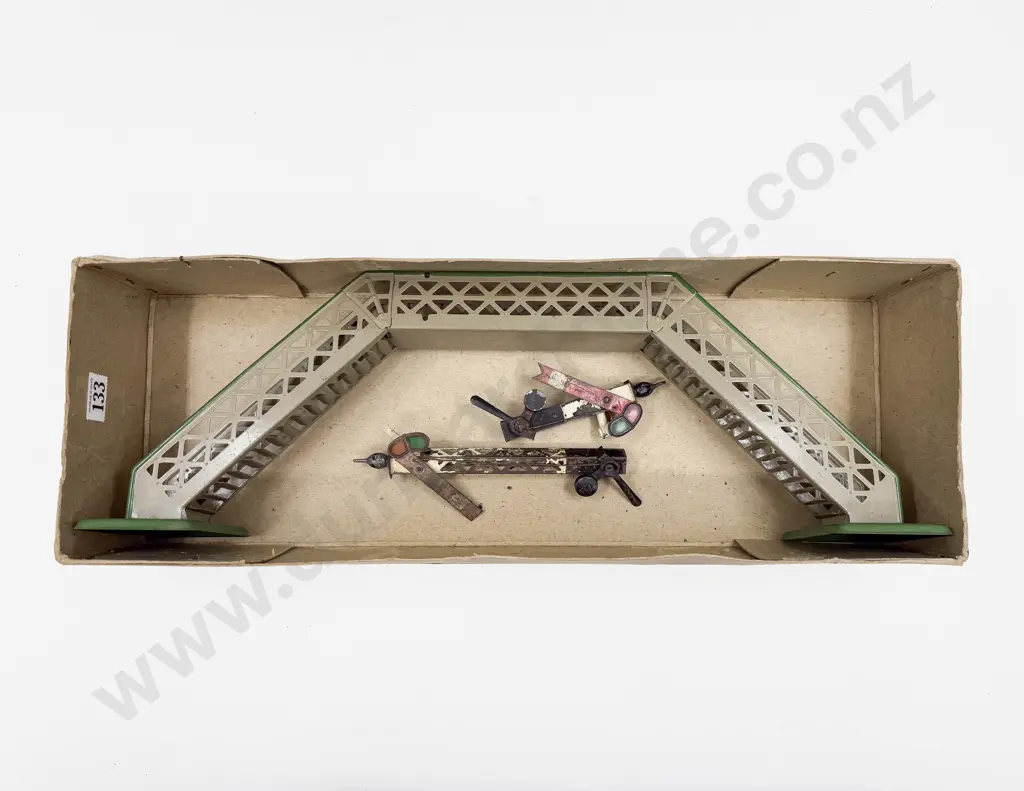 Hornby Boxed No1 Footbridge with detachable signals showing wear Image 1++
