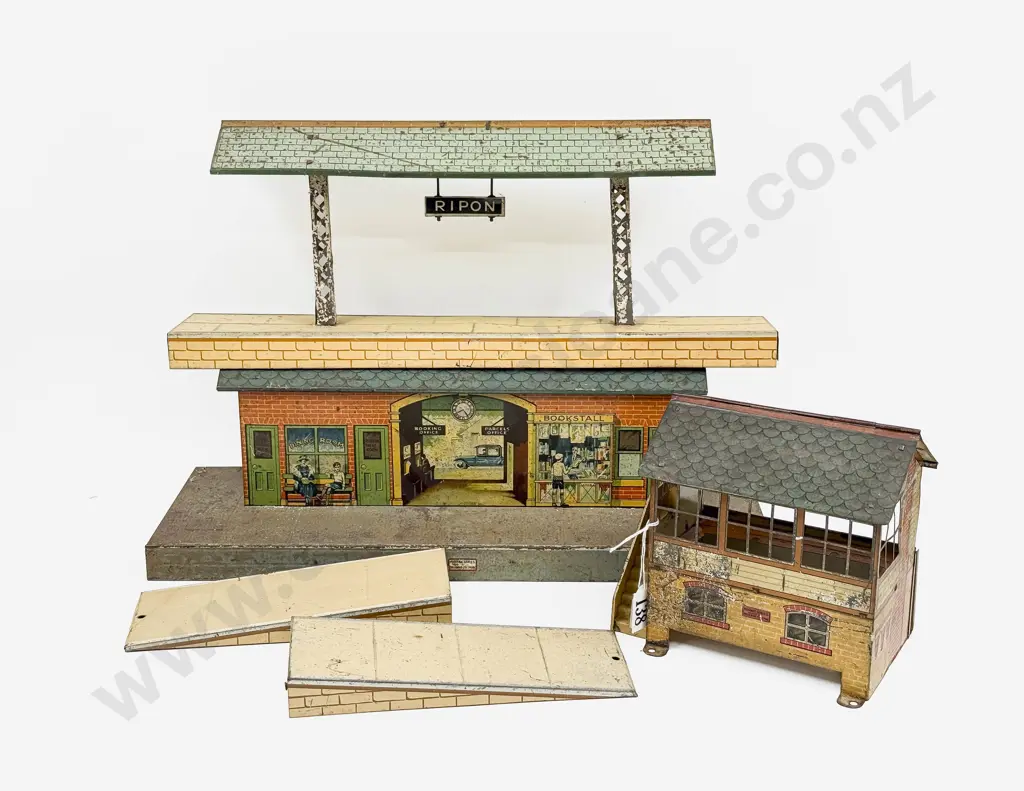 Hornby No2 Station with Island Platform Ripon and No2 Signal Cabin Image 1++
