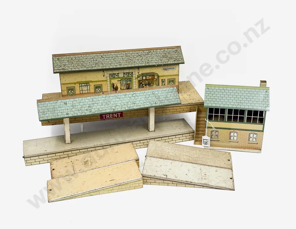 Hornby No3 Station with Island Platform Trent and No1 Signal Cabin Image 1++