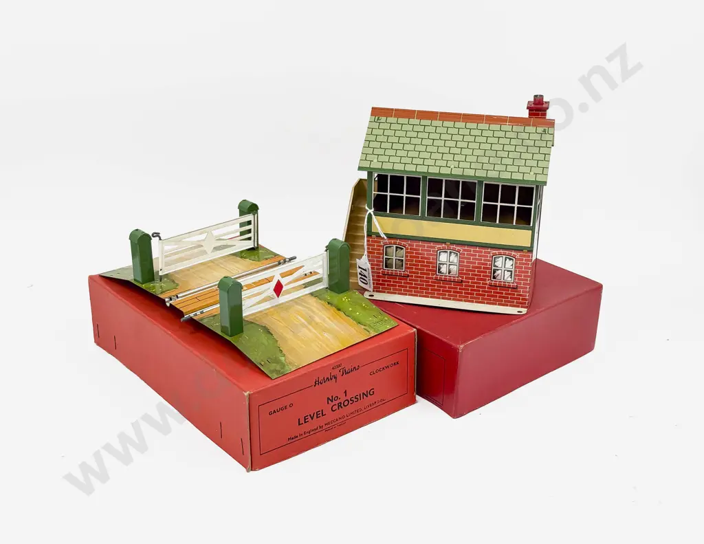Hornby Boxed No1 Level Crossing and No1 Signal Cabin in No2 Box Image 1++