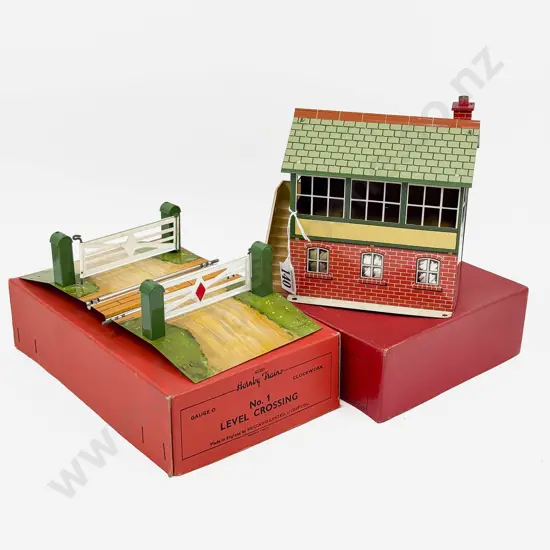 Hornby Boxed No1 Level Crossing and No1 Signal Cabin in No2 Box