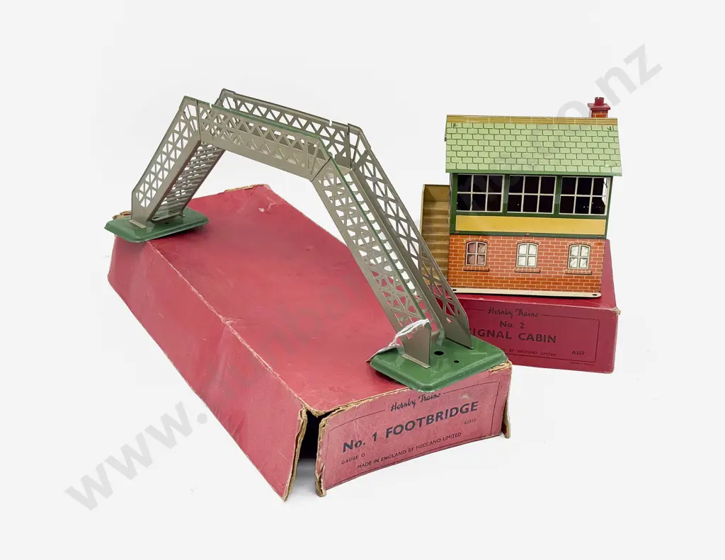 Hornby Part Boxed No1Footbridge and No1 Signal Cabin in No2 Box Image 1++