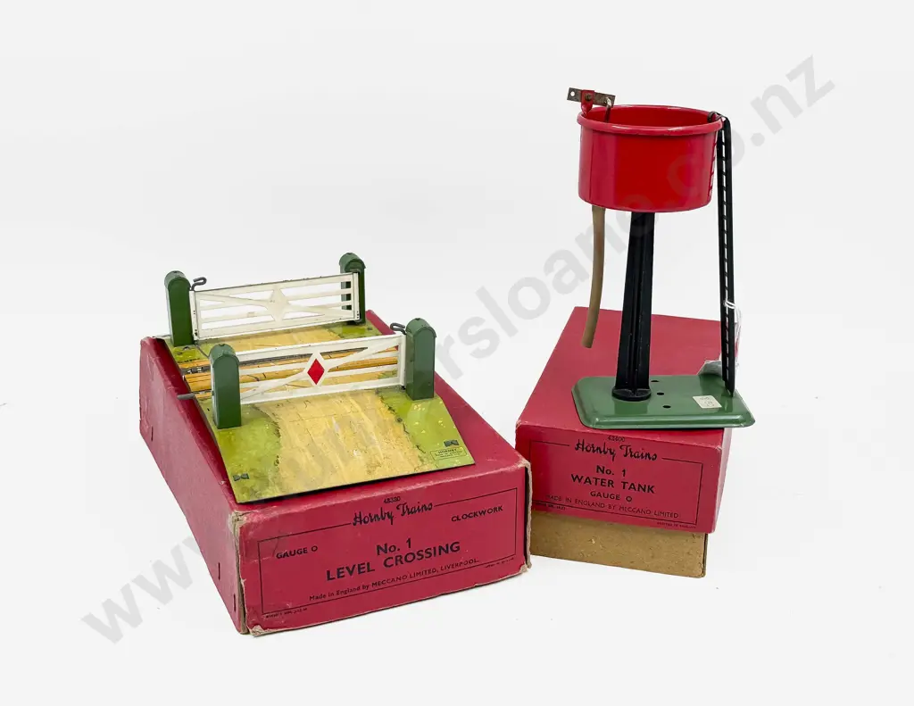 Boxed Hornby No1 Level Crossing and No1 Water Tank Image 1++