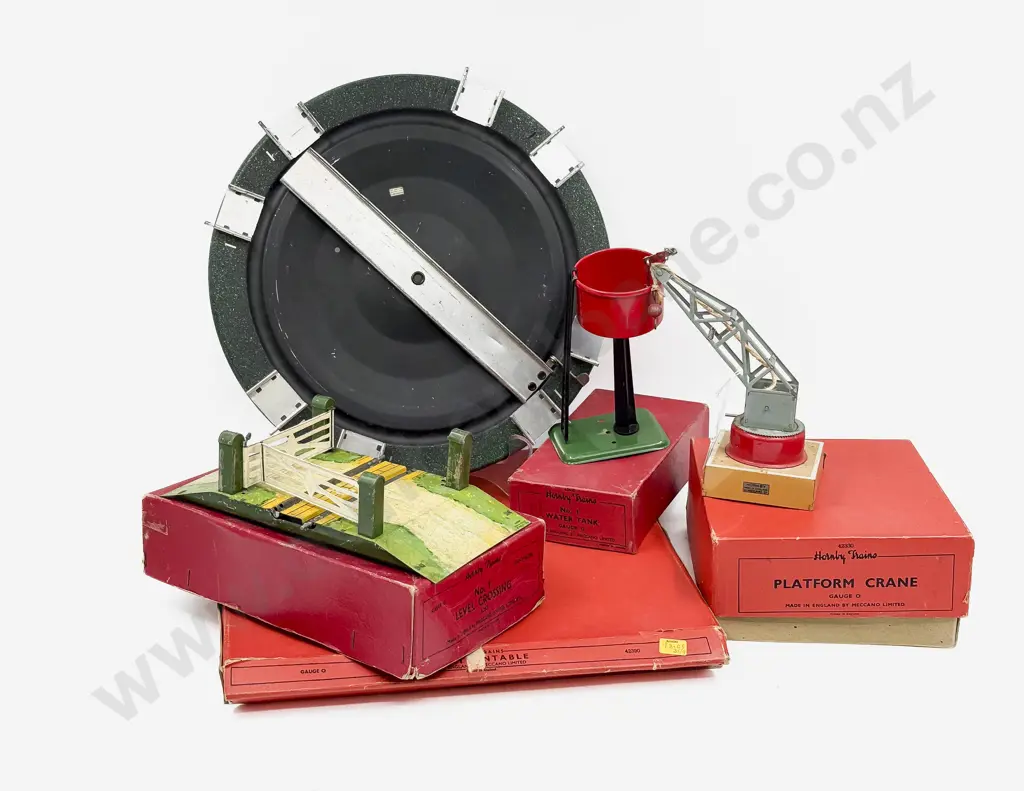 Hornby Boxed No2 Turntable No1 Level Crossing Water Tank and Platform Crane Image 1++
