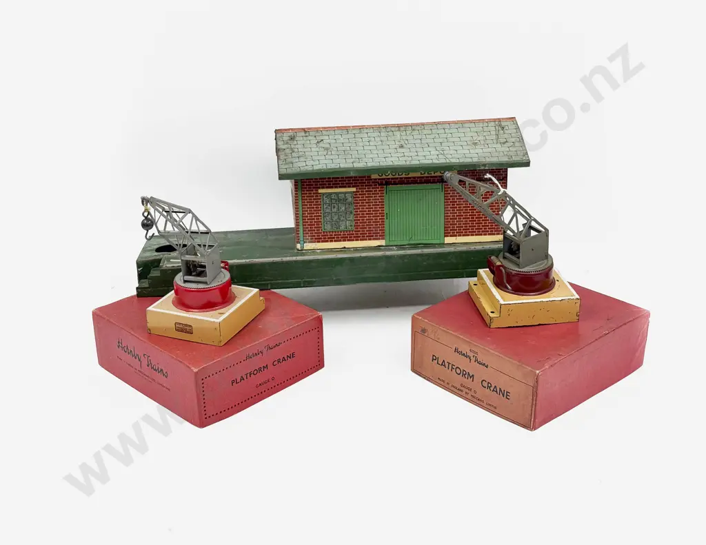 Hornby Goods Platform No2 (no attached crane) with Two Boxed Platform Cranes (one no hook) Image 1++