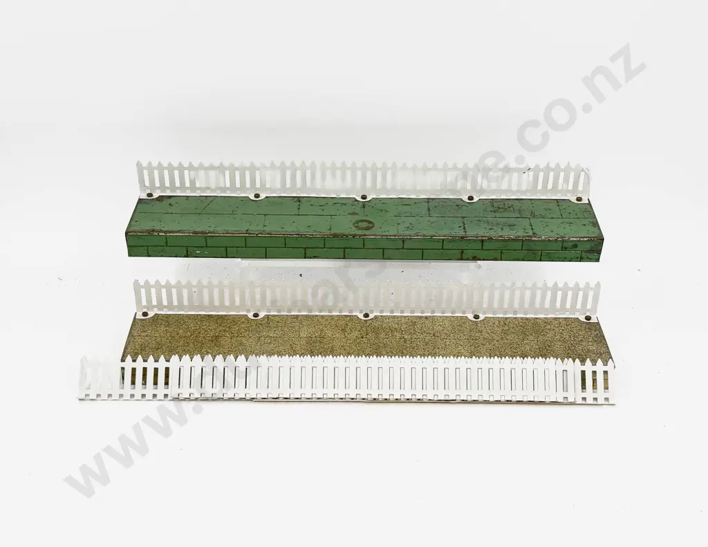Hornby Two Passenger Platforms with new/restored fencing Image 1++