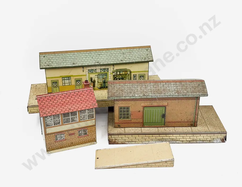 Hornby No3 Station with No1 Goods Platform and No1 Signal Cabin Image 1++