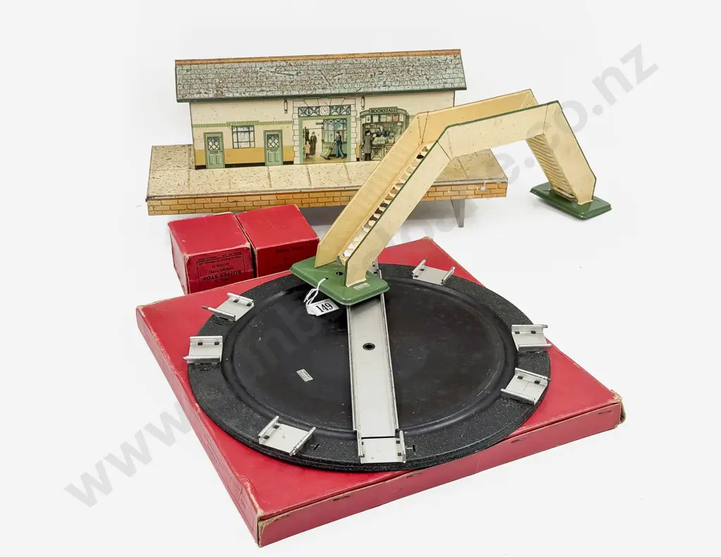 Hornby Boxed No2 Turntable No1 Buffer Stop x2 Unboxed No3 Station No1 Footbridge Image 1++