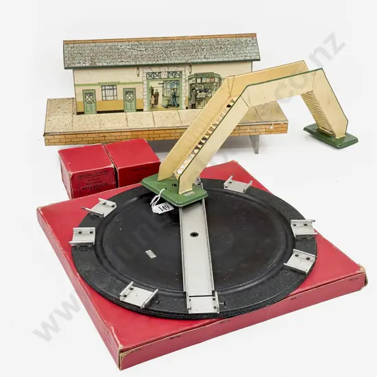 Hornby Boxed No2 Turntable No1 Buffer Stop x2 Unboxed No3 Station No1 Footbridge