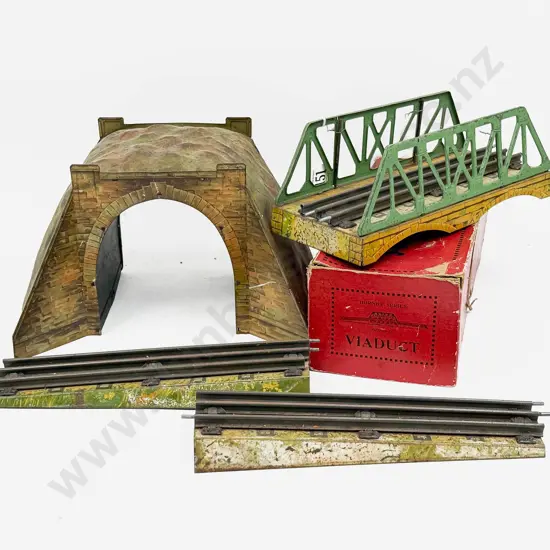 Hornby Series Boxed 3pce Viaduct and Unboxed Tunnel