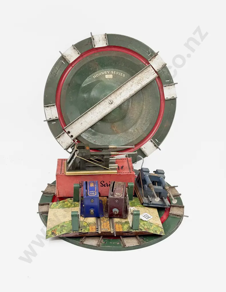 Hornby Series Two Hydraulic Buffer Stops Level Crossing Two Turntables & Two Operating Switches Image 1++