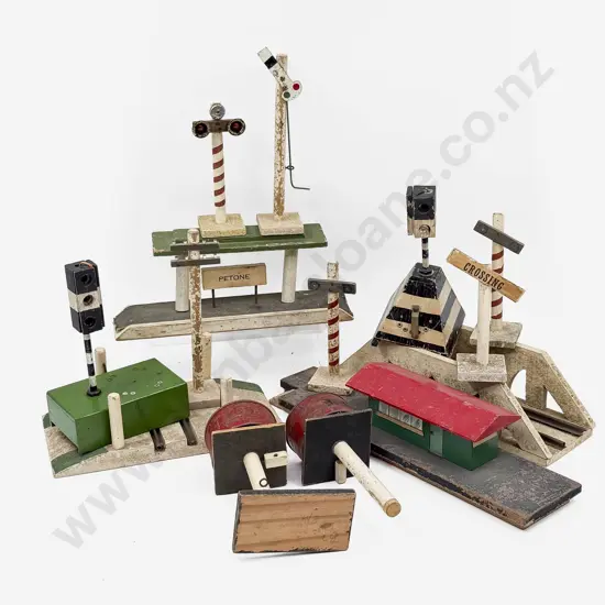 Vintage Real Rail Wooden Station and Line Side Accessories