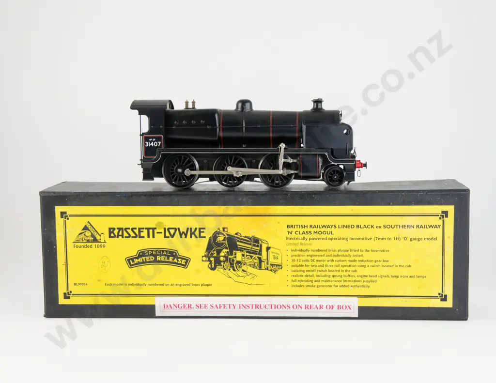 Bassett-Lowke Electric Boxed Special Limited Release Locomotive and Tender Image 1++