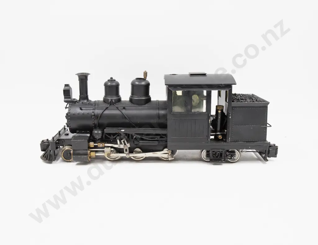Roundhouse Gauge 1 Steam & Battery Powered Locomotive and Tender Image 1++