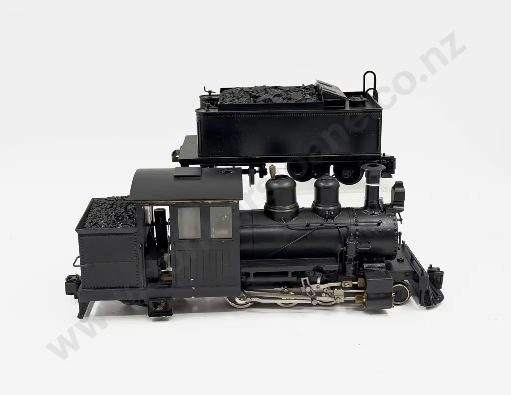 Roundhouse Gauge 1 Steam & Battery Powered Locomotive and Tender Image 1++