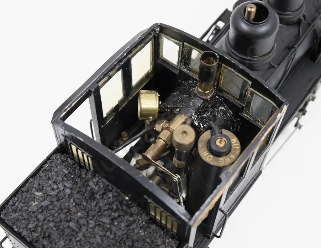 Roundhouse Gauge 1 Steam & Battery Powered Locomotive and Tender Image 1++