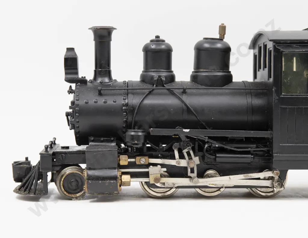 Roundhouse Gauge 1 Steam & Battery Powered Locomotive and Tender Image 1++
