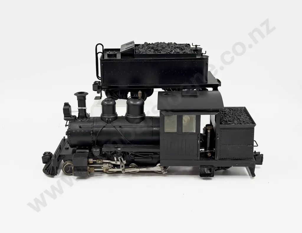 Roundhouse Gauge 1 Steam & Battery Powered Locomotive and Tender Image 1++