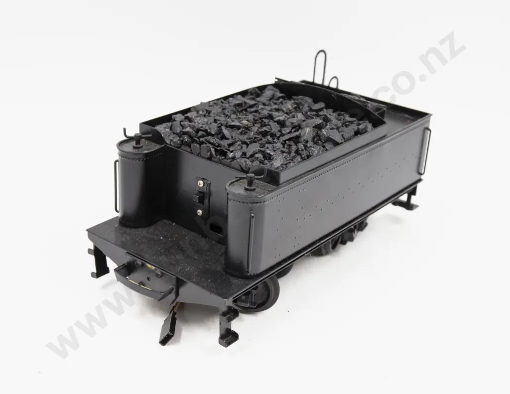 Roundhouse Gauge 1 Steam & Battery Powered Locomotive and Tender Image 1++