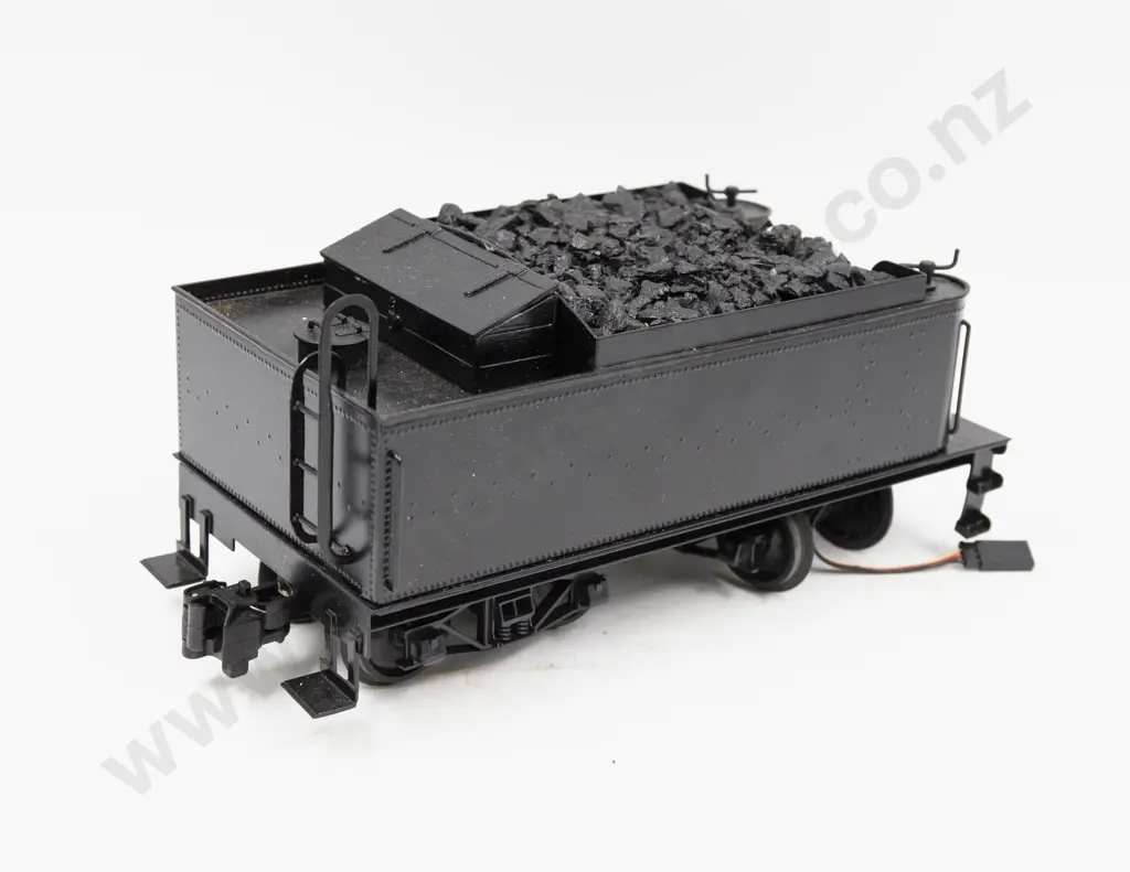 Roundhouse Gauge 1 Steam & Battery Powered Locomotive and Tender Image 1++
