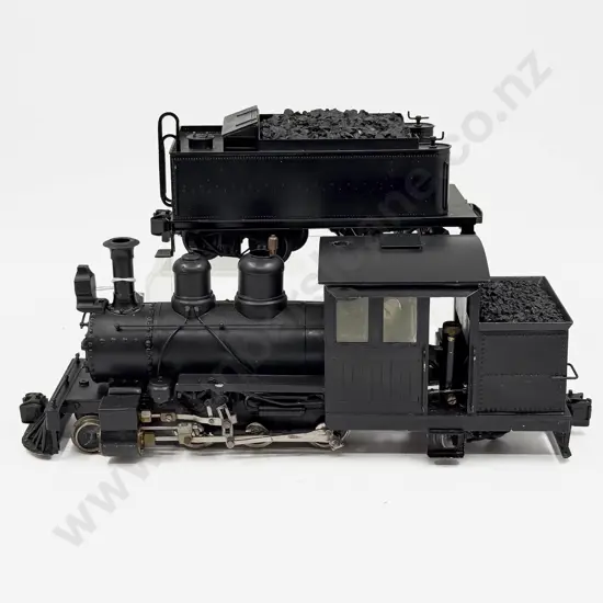 Roundhouse Gauge 1 Steam & Battery Powered Locomotive and Tender