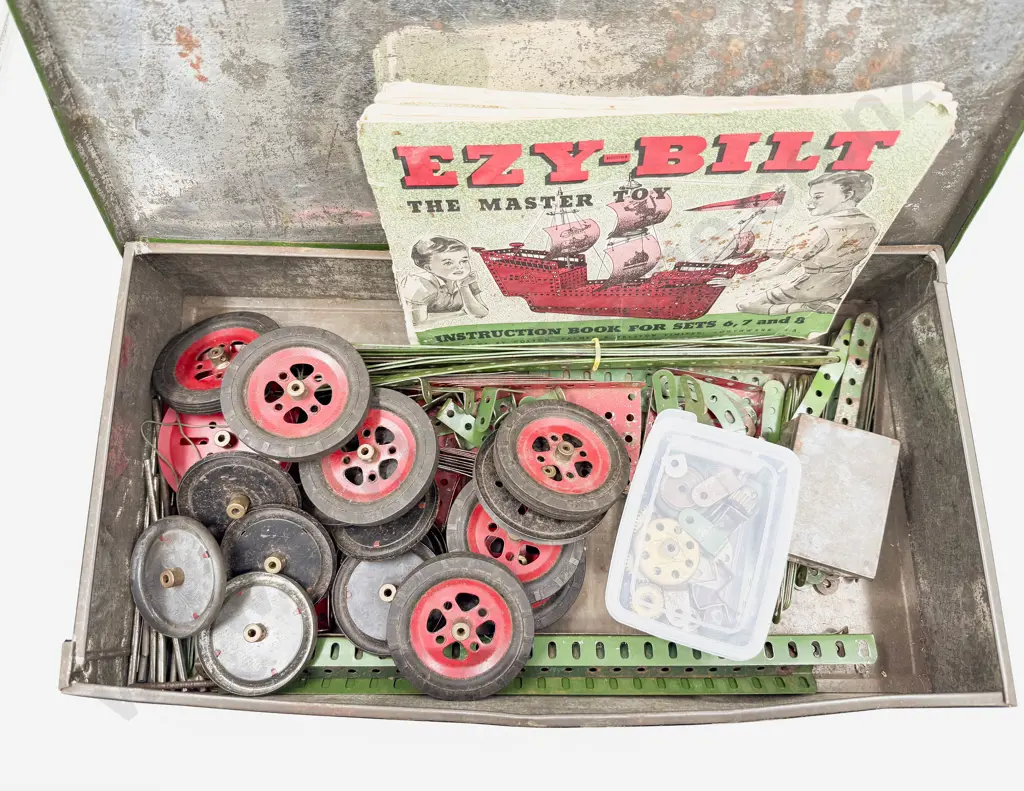 Post-War Ezy-Bilt Tin Box No7 with Contents Instruction Book Sets 6 7 & 8 and 1 to 5 Image 1++