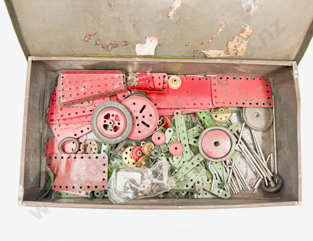 Post-War Ezy-Bilt Tin Box No7 with Contents Image 1++