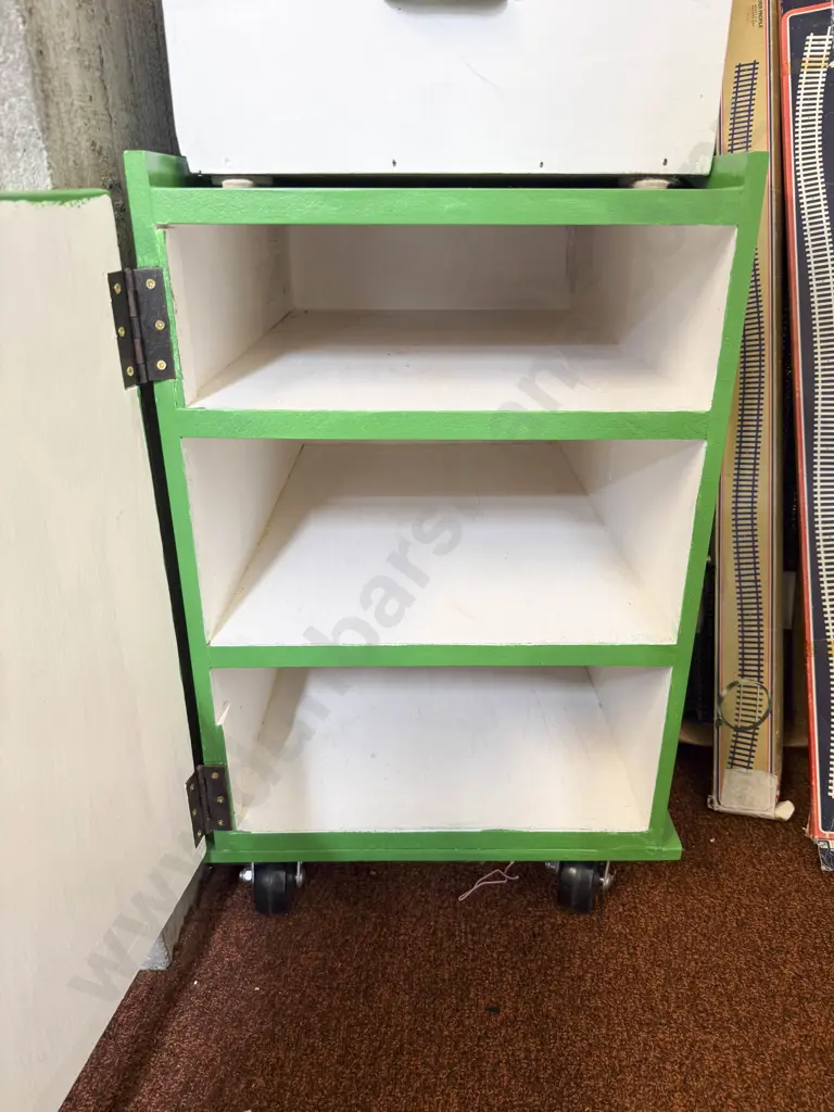 Post-War Ezy-Bilt Plates Fitted into Chest with Two Tiers Instruction Book Set 1 to 5 on Cabinet Image 1++
