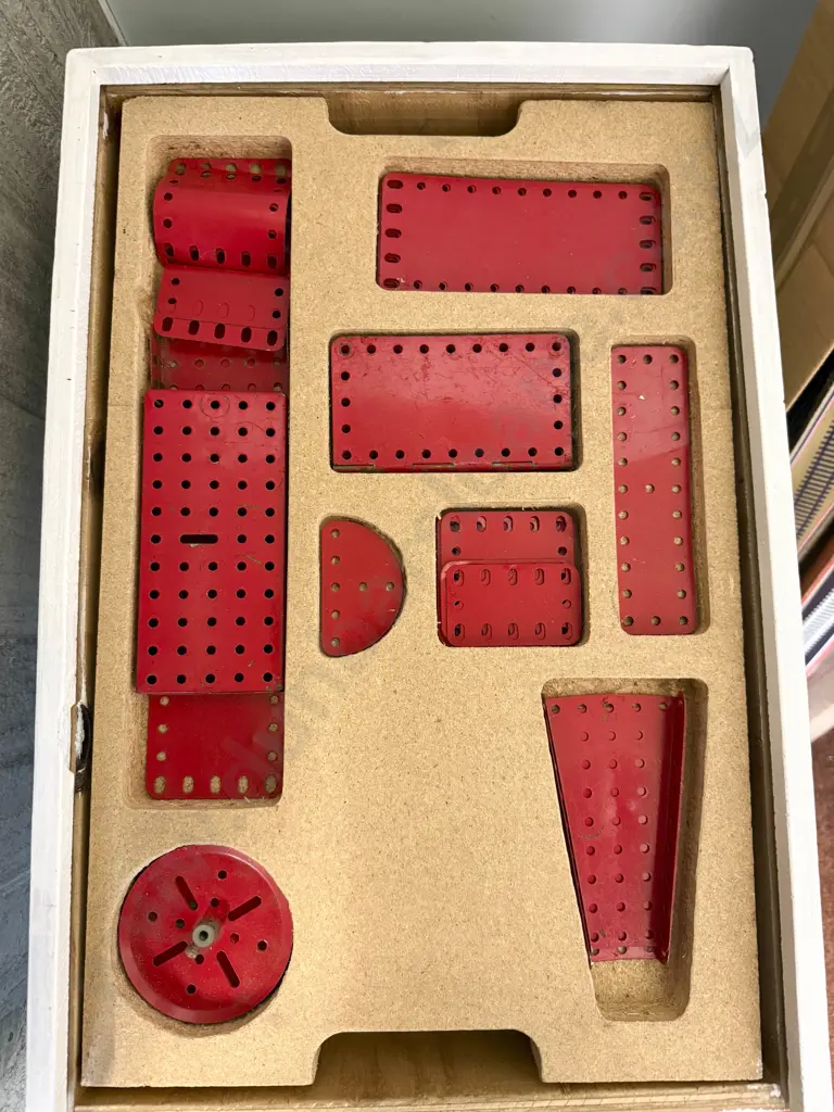 Post-War Ezy-Bilt Plates Fitted into Chest with Two Tiers Instruction Book Set 1 to 5 on Cabinet Image 1++