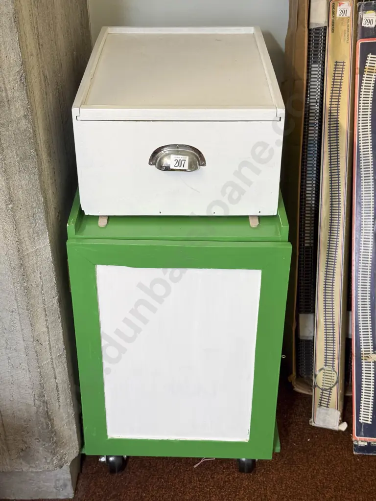 Post-War Ezy-Bilt Plates Fitted into Chest with Two Tiers Instruction Book Set 1 to 5 on Cabinet Image 1++