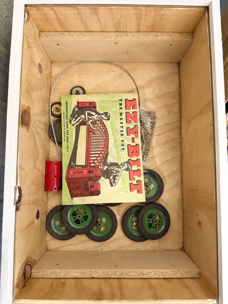 Post-War Ezy-Bilt Plates Fitted into Chest with Two Tiers Instruction Book Set 1 to 5 on Cabinet Image 1++