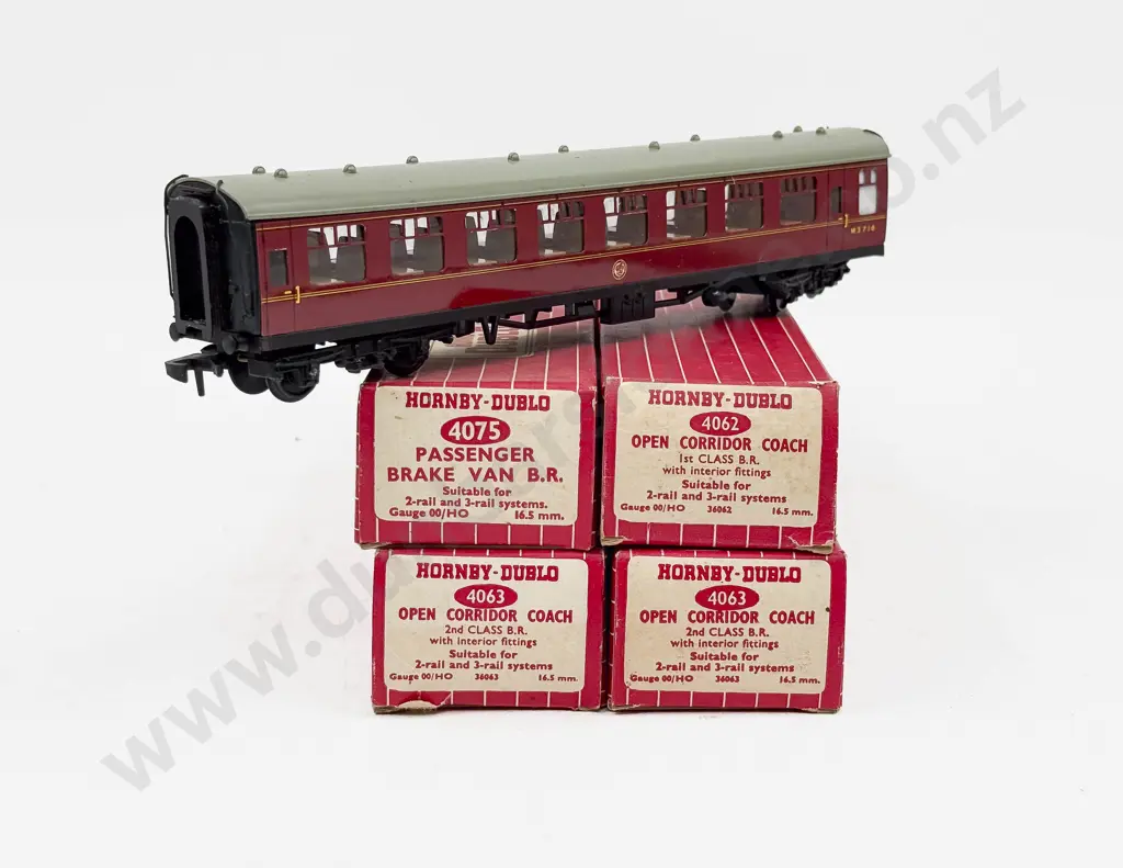 Hornby Dublo Boxed BR Corridor Coaches 4062 4063 x2 4075 Image 1++