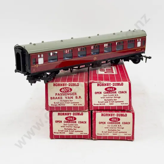 Hornby Dublo Boxed BR Corridor Coaches 4062 4063 x2 4075