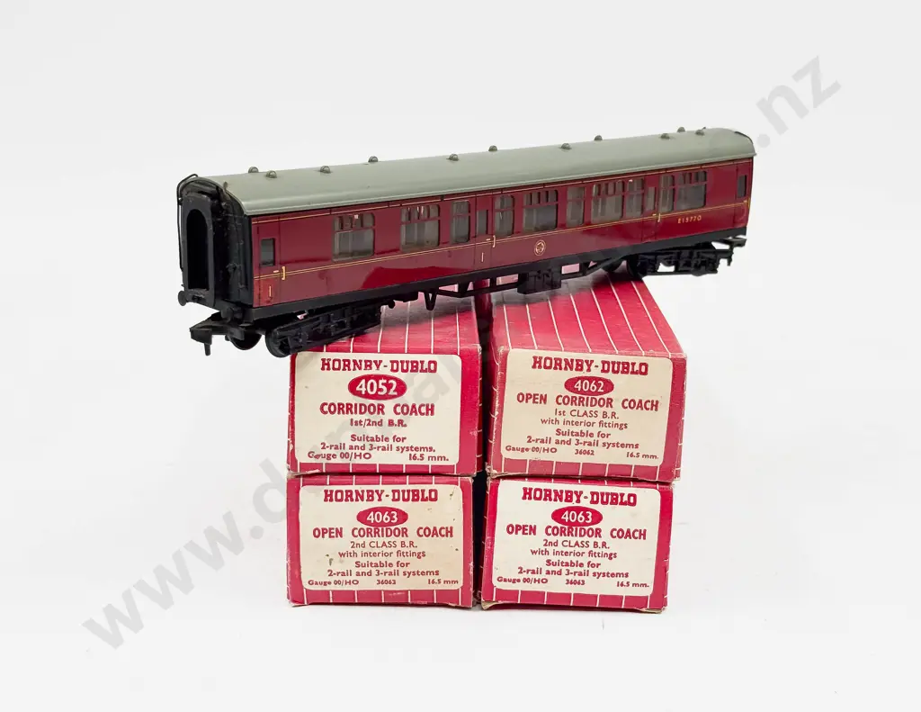 Hornby Dublo Boxed BR Corridor Coaches 4062 4063 x2 4052 Image 1++