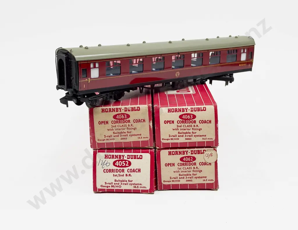 Hornby Dublo Boxed BR Corridor Coaches 4062 4063 x2 4052 Image 1++
